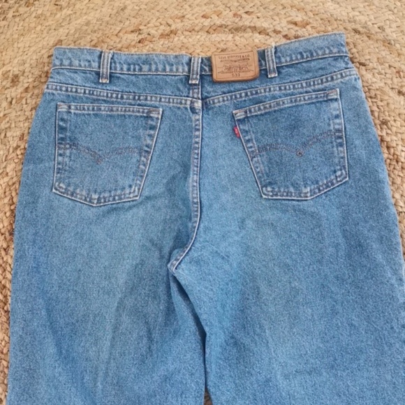 Vintage Levis medium wash 90s mens jeans. Size 38/32. Unisex - Picture 4 of 7